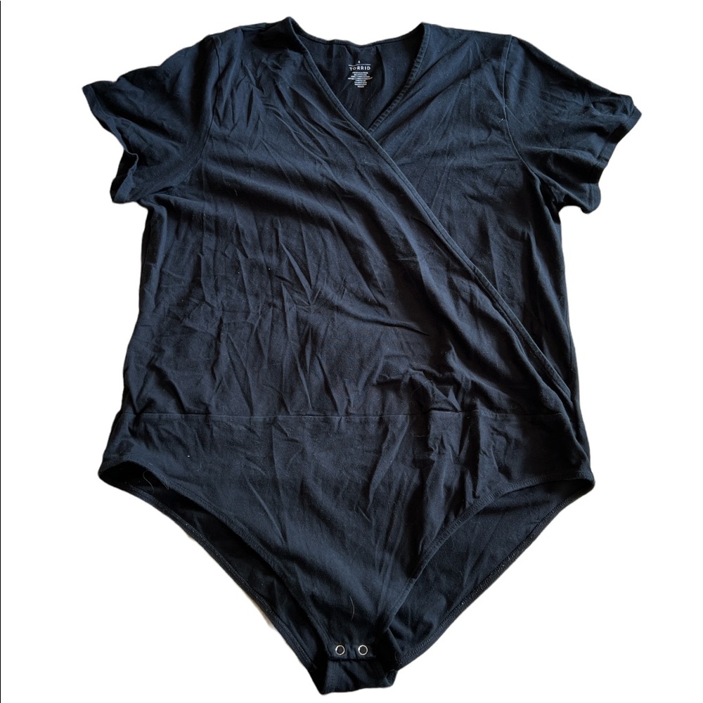 Torrid black cotton short sleeve bodysuit with two Burton’s on bottom.